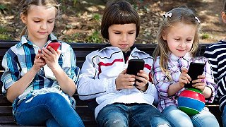 Изображение для Дети и гаджеты: что делать родителям?
