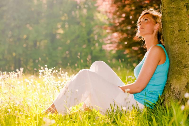 Просто отвлекитесь от любых мыслей и переключитесь на внешний мир с его красками, заполняющими его предметами