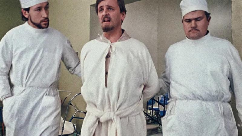 Некоторые считают, что психолог – это хмурый врач в окружении плечистых санитаров