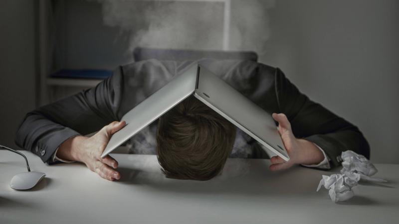 Профессиональное выгорание может настигнуть вас в любой момент даже в офисе