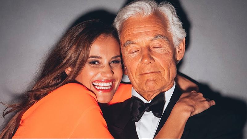 Выходя замуж за человека гораздо старше ее, девушка находит себе мужчину, который будет играть роль ее отца