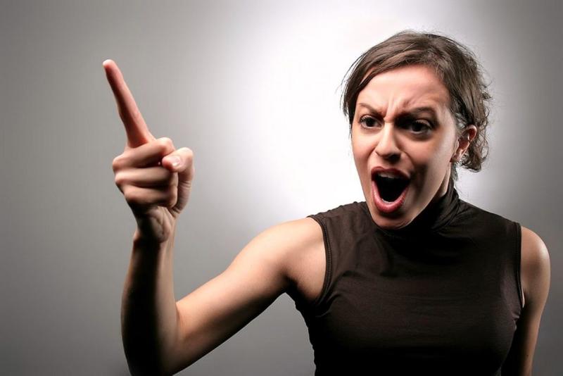 Агрессор, преследователь, контролер, тиран, палач — а какие эпитеты вы подобрали бы для этого человека?