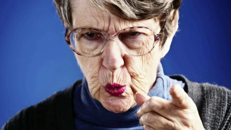 Ваша бабушка старается, переживает и, больше того, требует уважения к своим переживаниям