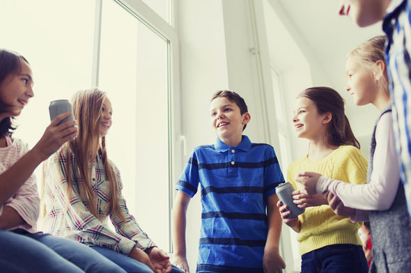 Изображение для Авторитет и мнение друзей для подростка важнее умозаключений родителей и учителей