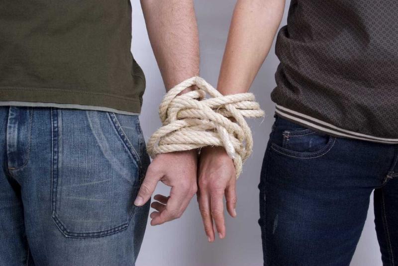 Созависимые отношения не приносят счастья, приходится искать утешения на стороне, что еще больше усугубляет положение